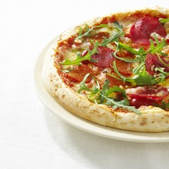 pizza, salami, rucola