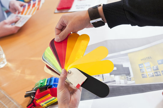 Beratungssituation Material & Farbe