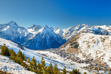 Fototapeta na wymiar Ski resort in French Alps