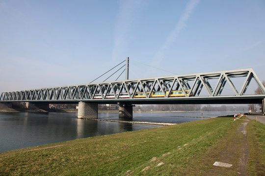Eisenbahnbr&uuml;cke