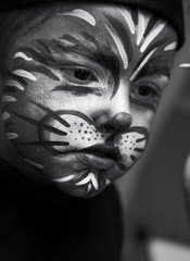 Obraz premium The boy makes a children's make-up