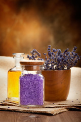 Obraz na płótnie Canvas Spa essentials - lavender aromatherapy