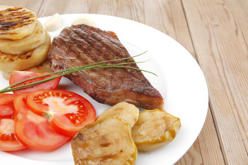 meat savory : grilled beef fillet mignon with tomato