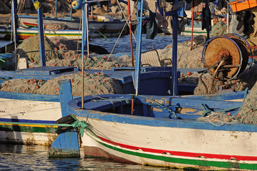 Bateaux de pêche tunisiens au port