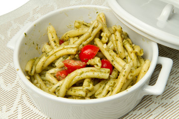 pasta al pesto con pomodorini