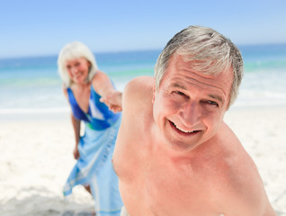 Fototapeta premium Happy couple on the beach