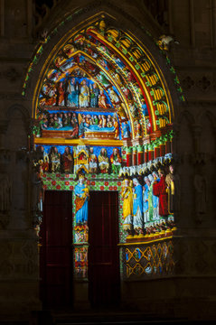 Illumination de la Cath&eacute;drale Notre-Dame d'Amiens en polychromie