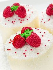 Sour cream cheesecakes