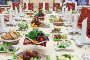 Сервировка праздничного стола.