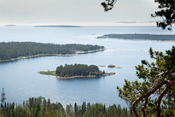 Красивый вид на Кандалакшский залив Белого моря. © mvi690