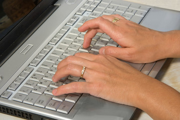 Fototapeta na wymiar hands over keyboard