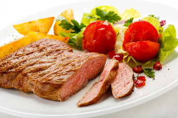 Grilled steak and vegetables