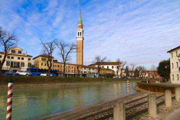 Fiume Brenta e il paese di Dolo