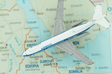 Fototapeta na wymiar Samolot Toy mapę północno-wschodniej Afryce