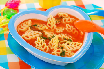 tomato soup with pasta for child