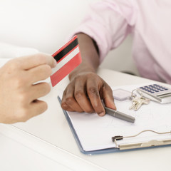 Kreditkarte bezahlen