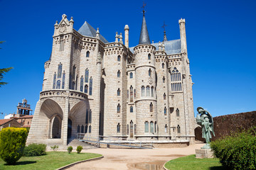 Fototapeta na wymiar Pałac Biskupów Astorga przez Gaudiego