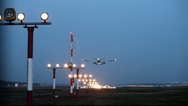 Landung in der D&auml;mmerung