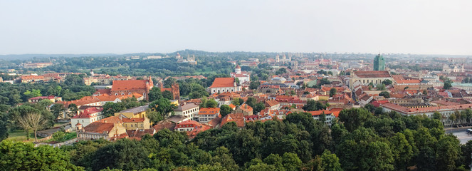 Naklejka na ściany i meble Panoramiczny widok starego miasta Vilnius, Lithuania