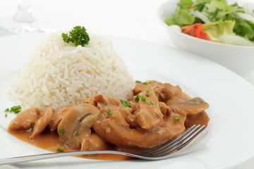 Hähnchenbrustgeschnetzeltes, Reis, Salat