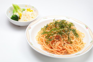 しそ明太子パスタとサラダ
