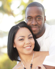 Obraz premium Young loving couple in the park