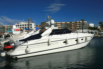 Yacht 09