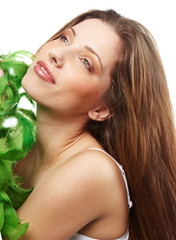 Naklejka premium Portrait of a stunning brunette with green feathers