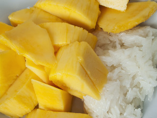 Mango sticky rice cooked