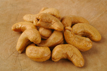 pile cashew nuts on wood background