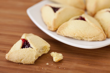 raspberry hamantaschen cookies