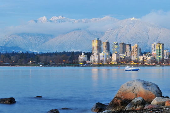 vancouver cityscape with grouse mountain background