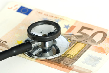 Stethoskop auf Fünfig-Euro-Schein (no pr)