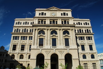 Fototapeta na wymiar Lonja del Comercio, Plaza de San Francisco, La Havane, Cuba