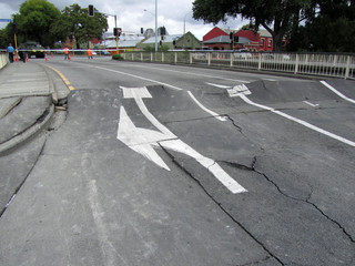 Tremblement de terre - Route cassée