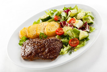Grilled steak and vegetables