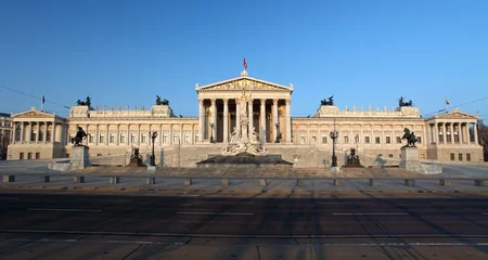 Tuinposter Austrian Parliament in Vienna © TTstudio