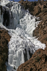 Fototapeta na wymiar frozen waterfall