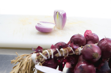 cipolle di Tropea su tagliere