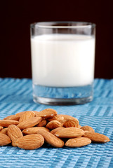 latte di mandorla quattro