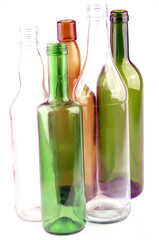 Cinq bouteilles en verre