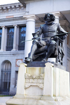 Monumento a Velázquez fronte museo del Prado