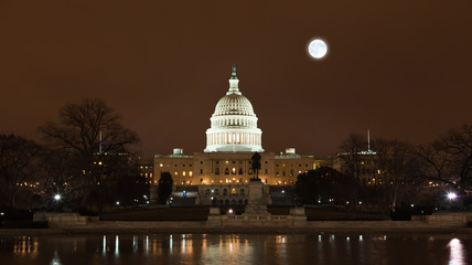 United States Capitol Building at night - 30397138