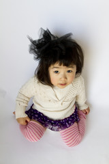 座っている女の子