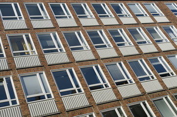 Obraz premium Hausfassade eines modernen Gebäudes in Kiel, Deutschland