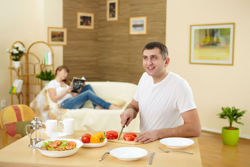 Obraz na płótnie Canvas man at home cooking
