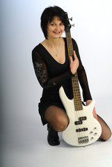 femme bassiste 31