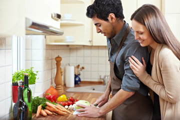 Hausmann kocht Mittagessen