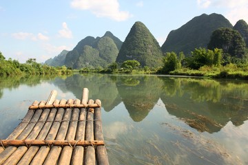 Rafting en bambou sur la rivière Li, Yangshou, Chine