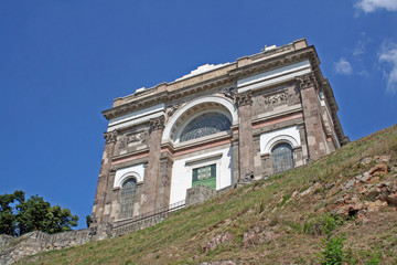 Obraz premium Klassizistische Kathedrale von Esztergom an der Donau (Ungarn)